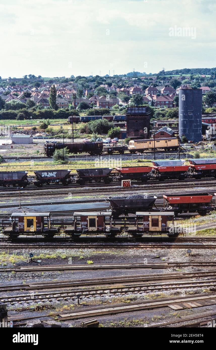 1988 Toton Sidings Toton Nottingham - Ferrocarriles de carga en los laterales del ferrocarril en el sitio de Toton Sidings planeado centro de ferrocarril East midland HS2. Las sidings comunes almacenan material rodante estacionario, especialmente para la carga y descarga. Long eaton Nottinghamshire Erewash East Midlands England GB UK Europe Foto de stock