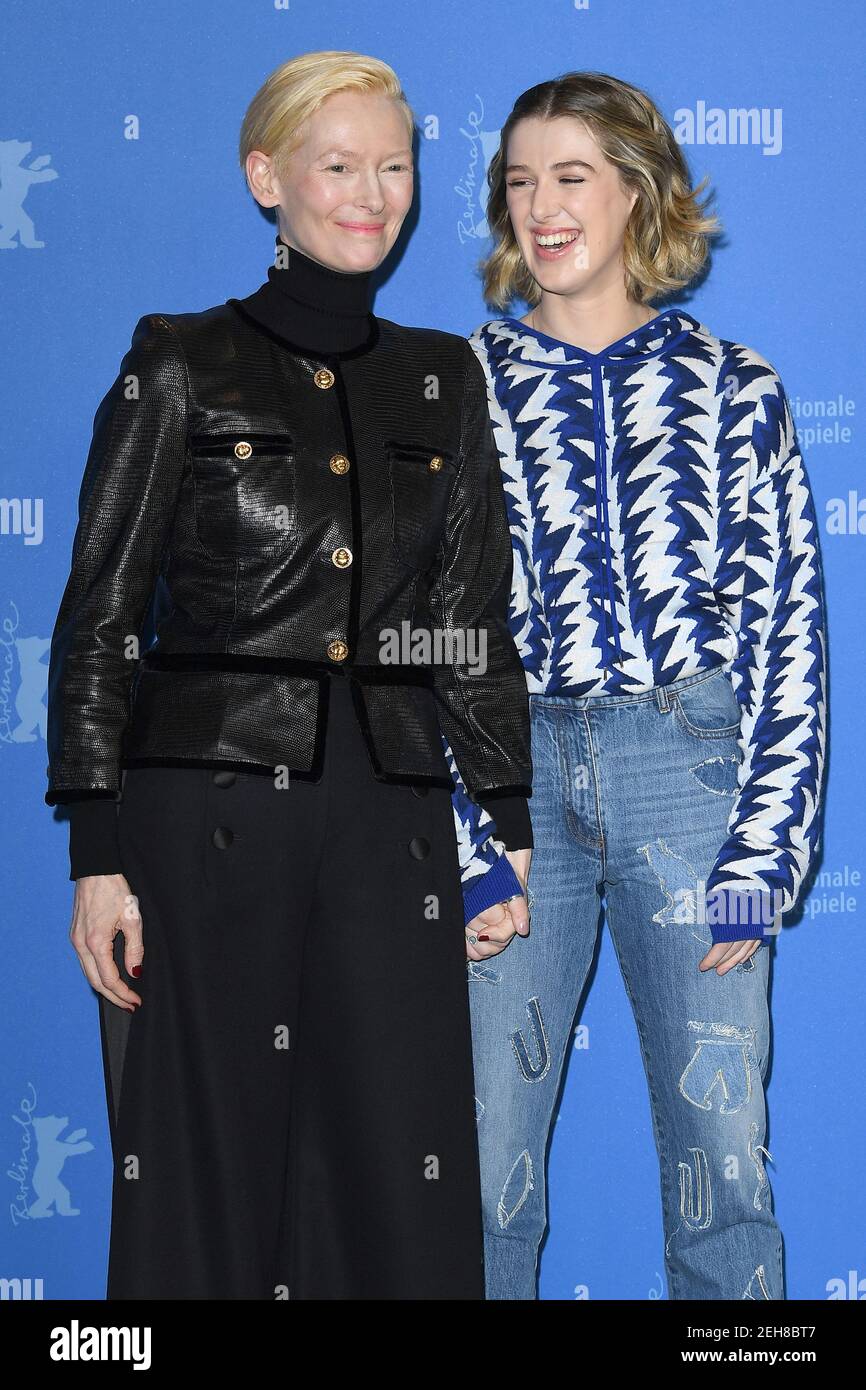 Tilda Swinton & honor Swinton-Byrne asistir a una fotocelda para el recuerdo durante el 69 Festival Internacional de Cine Berlinale. © Paul Treadway Foto de stock