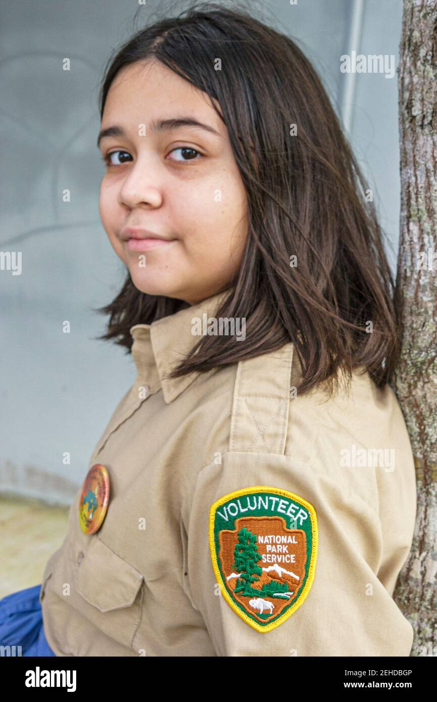 Uniforme de guardabosques voluntario de niña fotografías e imágenes de alta  resolución - Alamy