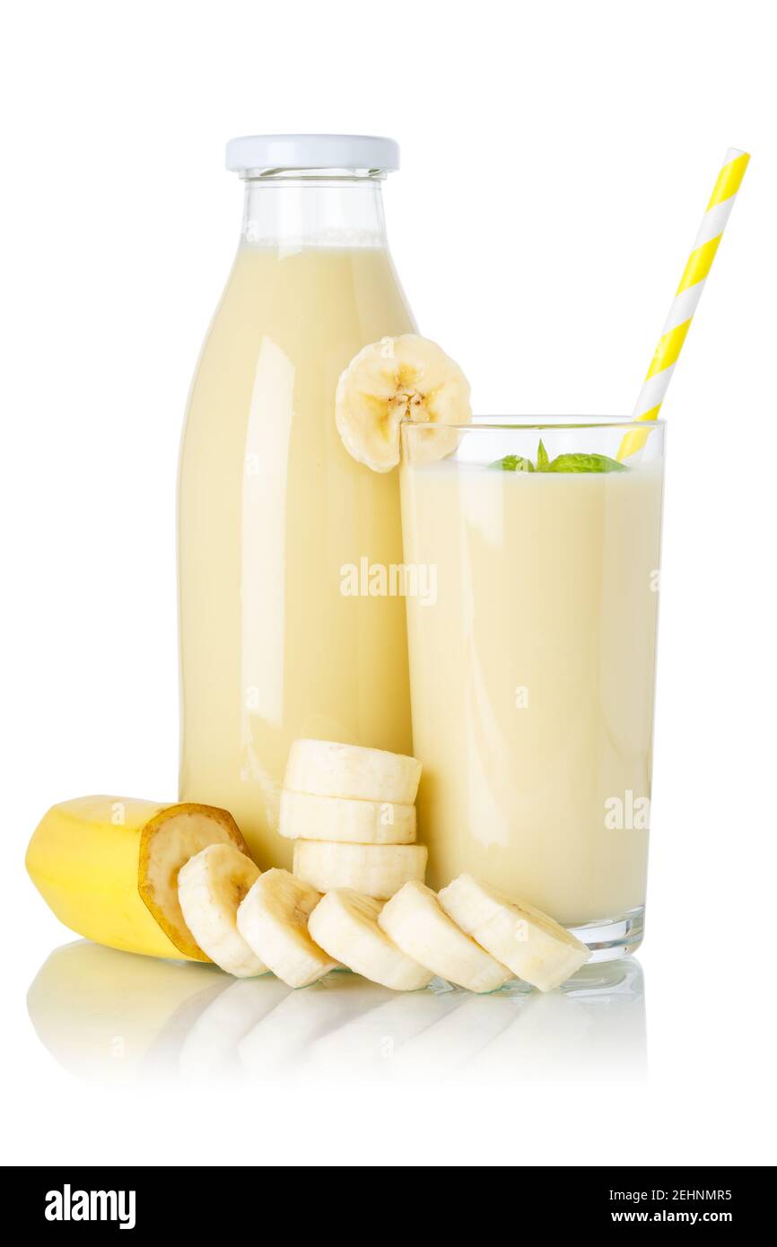 Plátano batido jugo de fruta bebida batido leche batido vaso y. botella aislada sobre fondo blanco Foto de stock