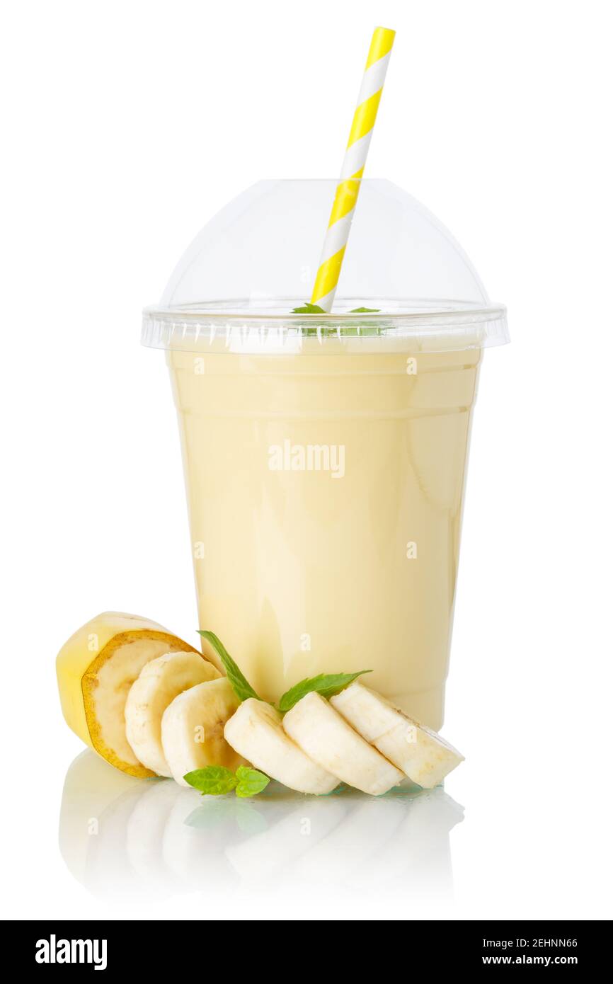 Plátano batido jugo de fruta bebida batido leche batido en un copa aislada sobre fondo blanco Foto de stock