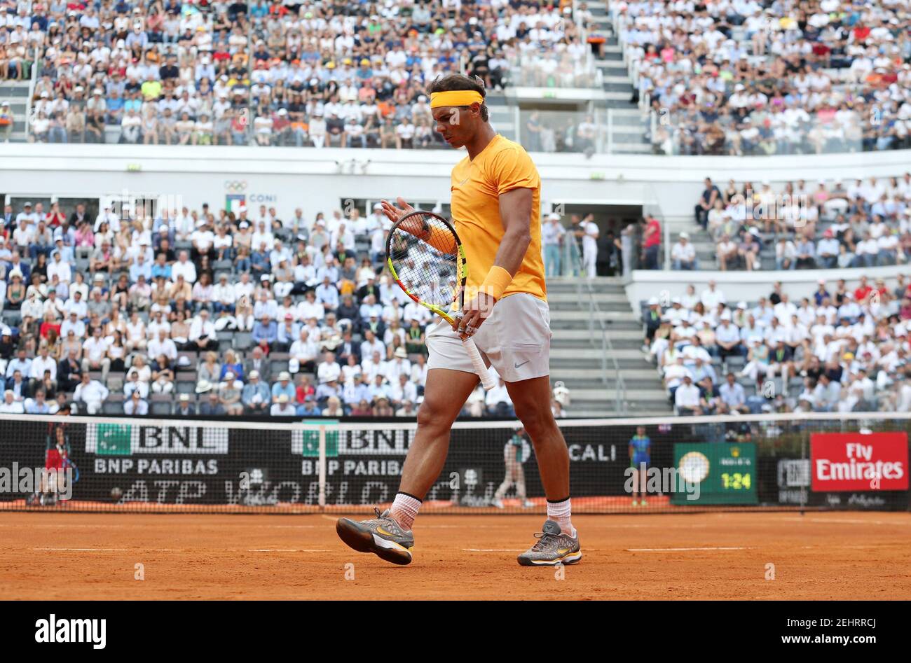 Tenis - ATP World Tour Masters 1000 - Italian Open - Foro Italico, Roma, Italia - 18 de mayo de 2018 el español Rafael Nadal reacciona durante su partido de cuartos de final contra el italiano Fabio Fognini REUTERS/Alessandro Bianchi Foto de stock