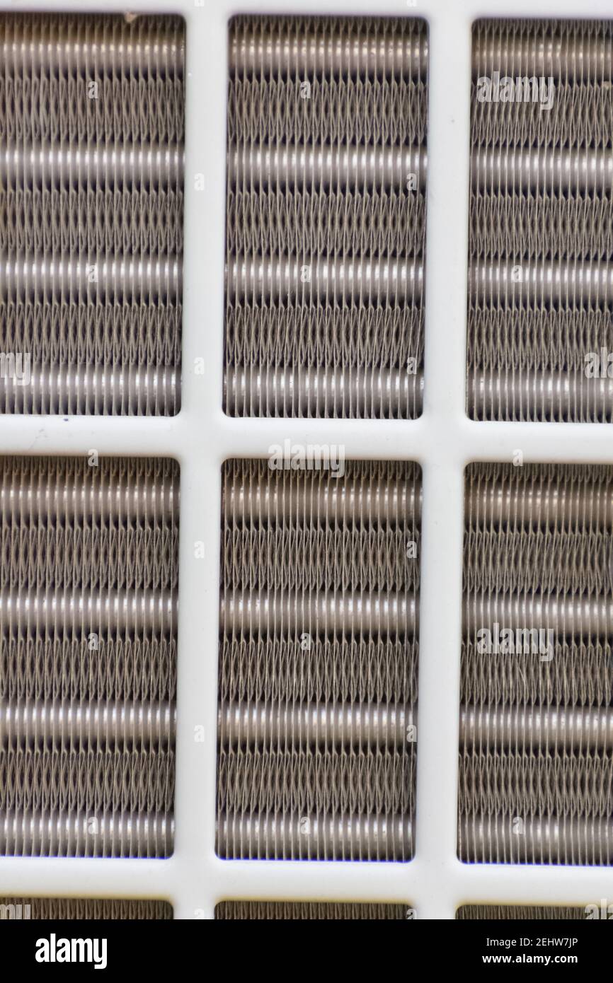 Aire acondicionado sistema de ventilación de la unidad exterior con red de  nido de abeja y.. paneles metálicos Fotografía de stock - Alamy