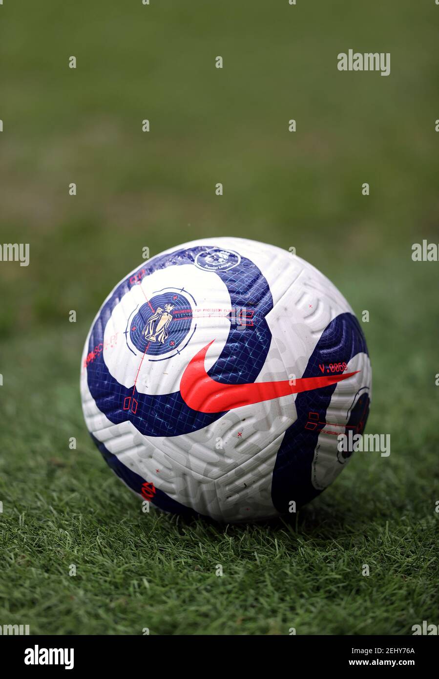 Una pelota de Nike Flight durante el partido de la Premier League en Turf  Moor, Burnley. Fecha del cuadro: Sábado 20 de febrero de 2021 Fotografía de  stock - Alamy