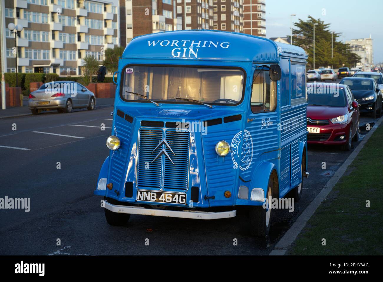 El clásico Citroen H Van en hermosa condición, esta es la versión HY72 y se utiliza para la venta de Gin de Worthing Gin. Foto de stock