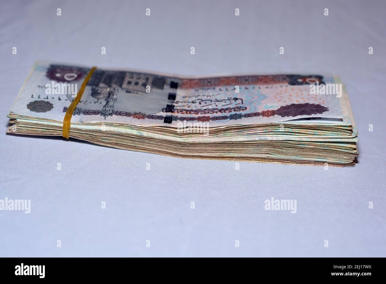 Fondo de dinero egipcio, pila de billetes egipcios,. Egipto moneda, 50 LE,  100 LE, 200 LE egipcio libras en efectivo Fotografía de stock - Alamy