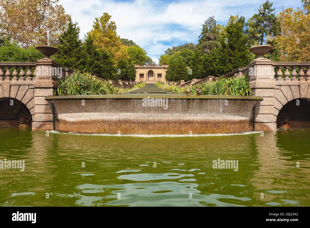 Cascada característica en Meridian Hill Park, situado en el barrio de Columbia Heights de Washington, DC. Foto de stock