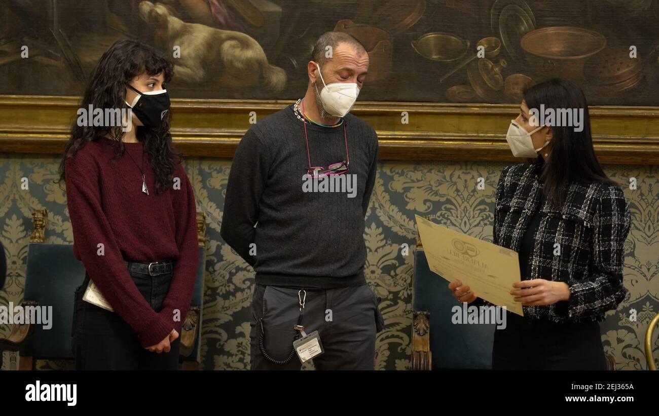 LA RIVISTA PHOTOPRESS MONDO SOMMERSO HA CONSEGNATO LA QUARTA BENERENZA ALFIERE BLU ALLA SINDACA VIRGINIA RAGGI Foto de stock