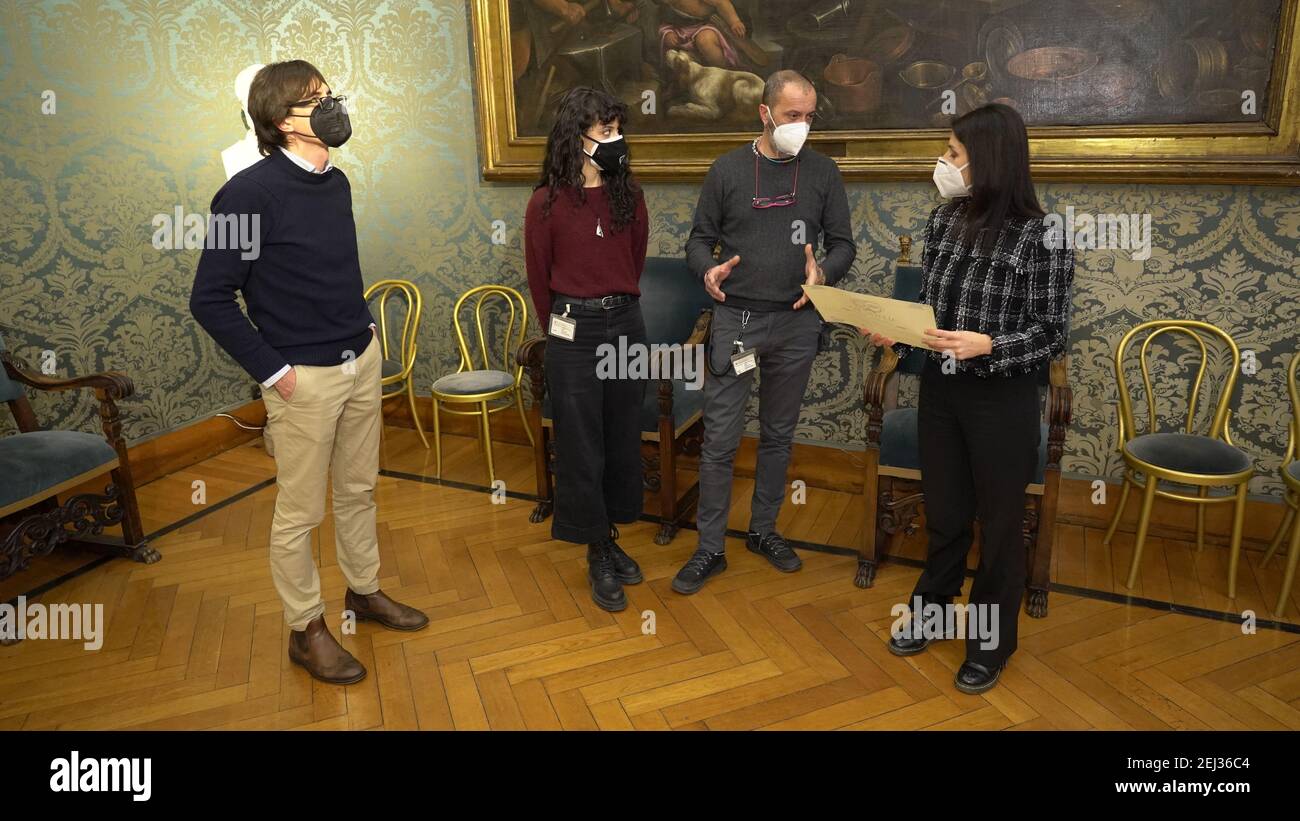 LA RIVISTA PHOTOPRESS MONDO SOMMERSO HA CONSEGNATO LA QUARTA BENERENZA ALFIERE BLU ALLA SINDACA VIRGINIA RAGGI Foto de stock