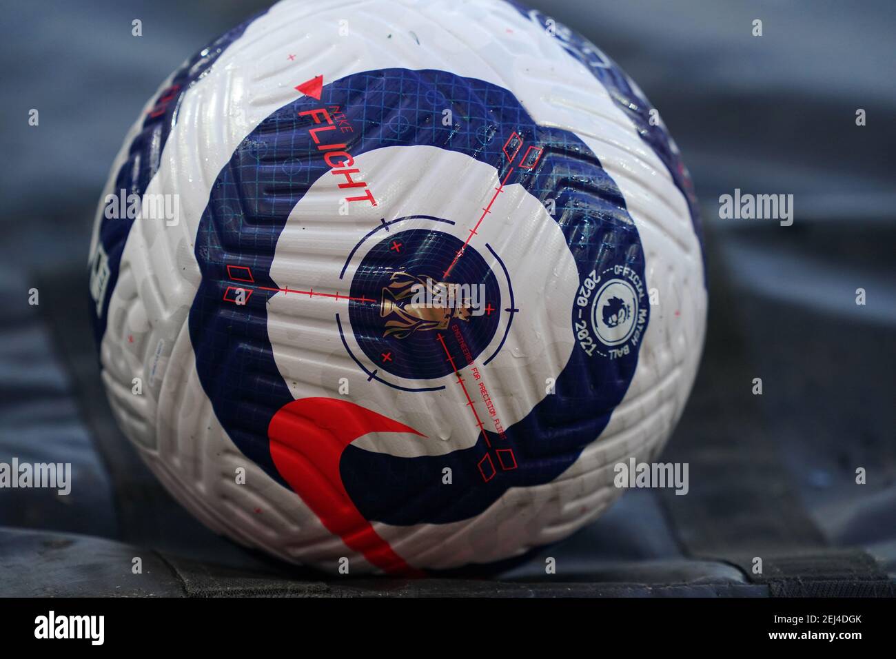 La nueva pelota de la Liga Premier de Nike Flight se ve antes del partido  de la Liga Premier en el Emirates Stadium, Londres. Foto fecha: Domingo 21  de febrero de 2021