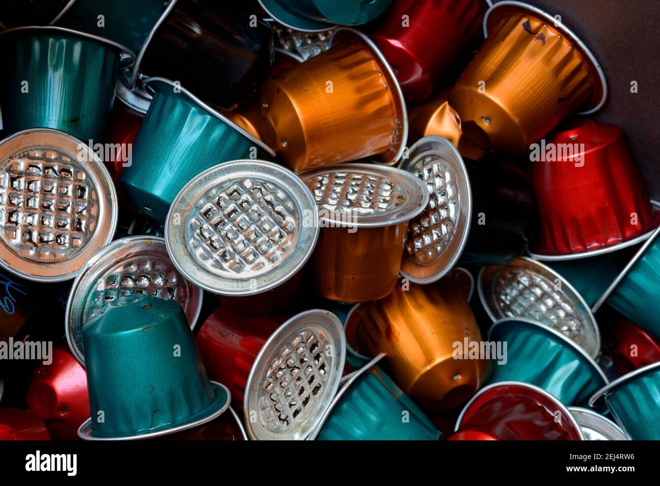 Cápsulas de café usadas, cápsula de café, cápsula, residuos de aluminio,  basura, café en cápsulas, consumo de recursos, residuos domésticos  Fotografía de stock - Alamy