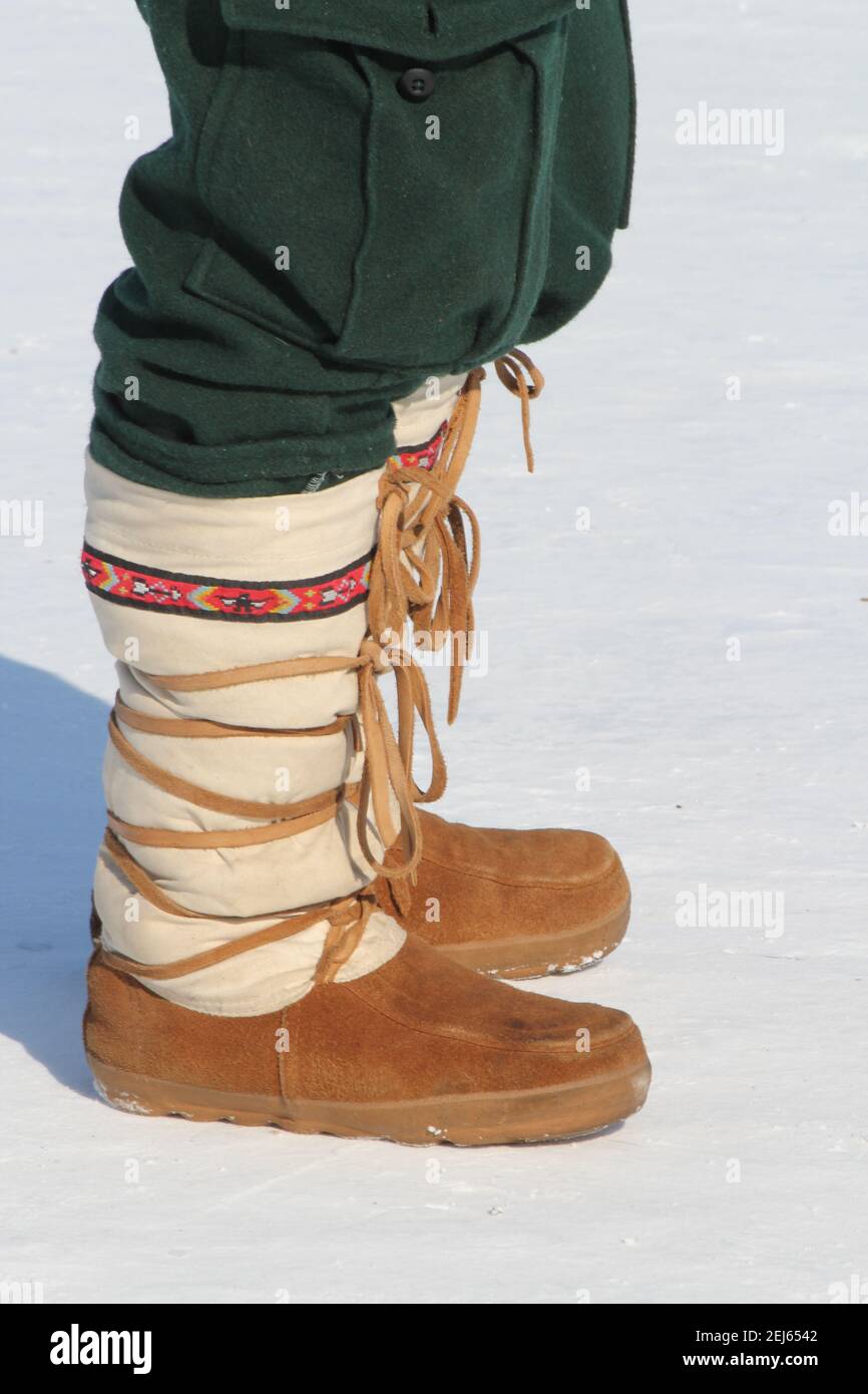 Primer plano de Steger Mukluks, calzado común del norte. Inuvik, Territorios del Noroeste, Ártico occidental de Canadá. Foto de stock