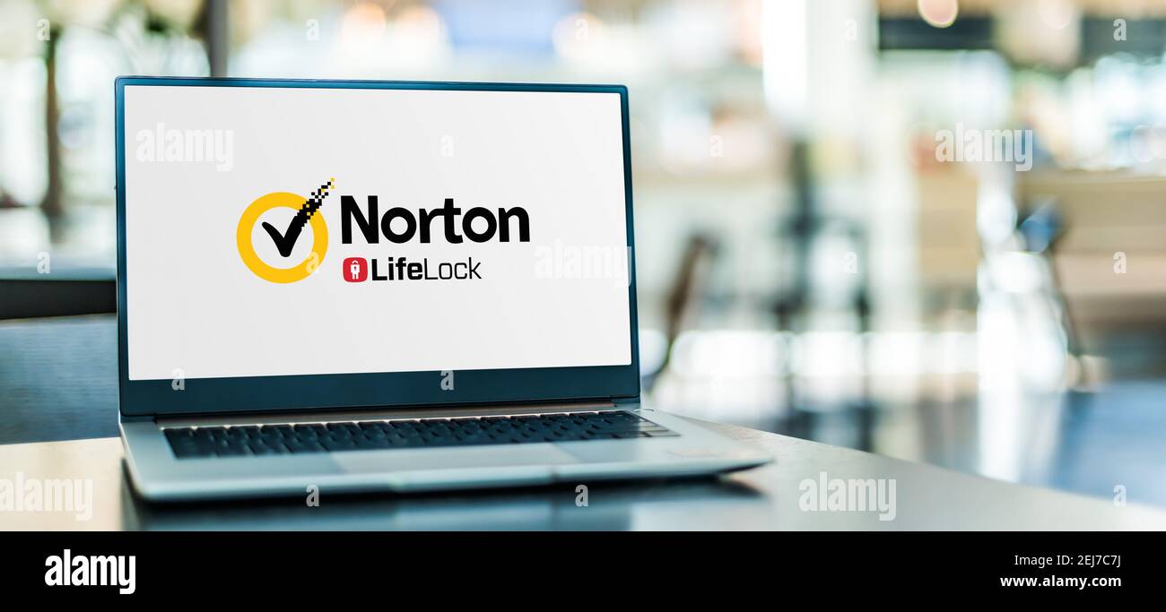 POZNAN, POL - SEP 23, 2020: Ordenador portátil con logo de Norton antivirus,  un producto de software anti-virus o anti-malware, desarrollado y  distribuido Fotografía de stock - Alamy