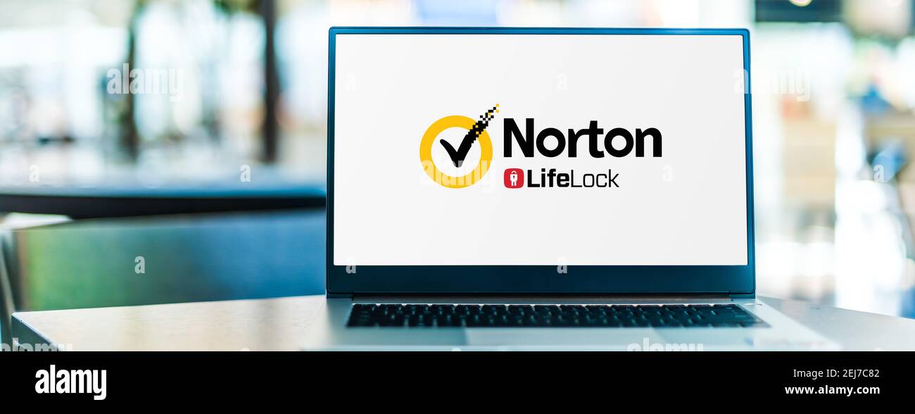 POZNAN, POL - SEP 23, 2020: Ordenador portátil con logo de Norton antivirus,  un producto de software anti-virus o anti-malware, desarrollado y  distribuido Fotografía de stock - Alamy