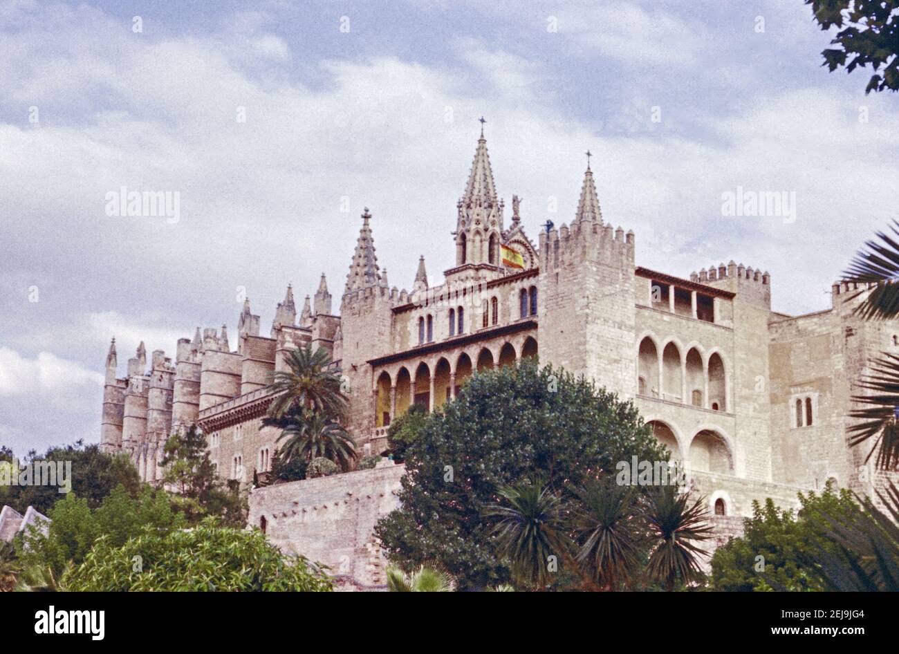 Archivo escaneado de Palma Mallorca aprox. 1975. El Palacio Real de la  Almudiana Fotografía de stock - Alamy