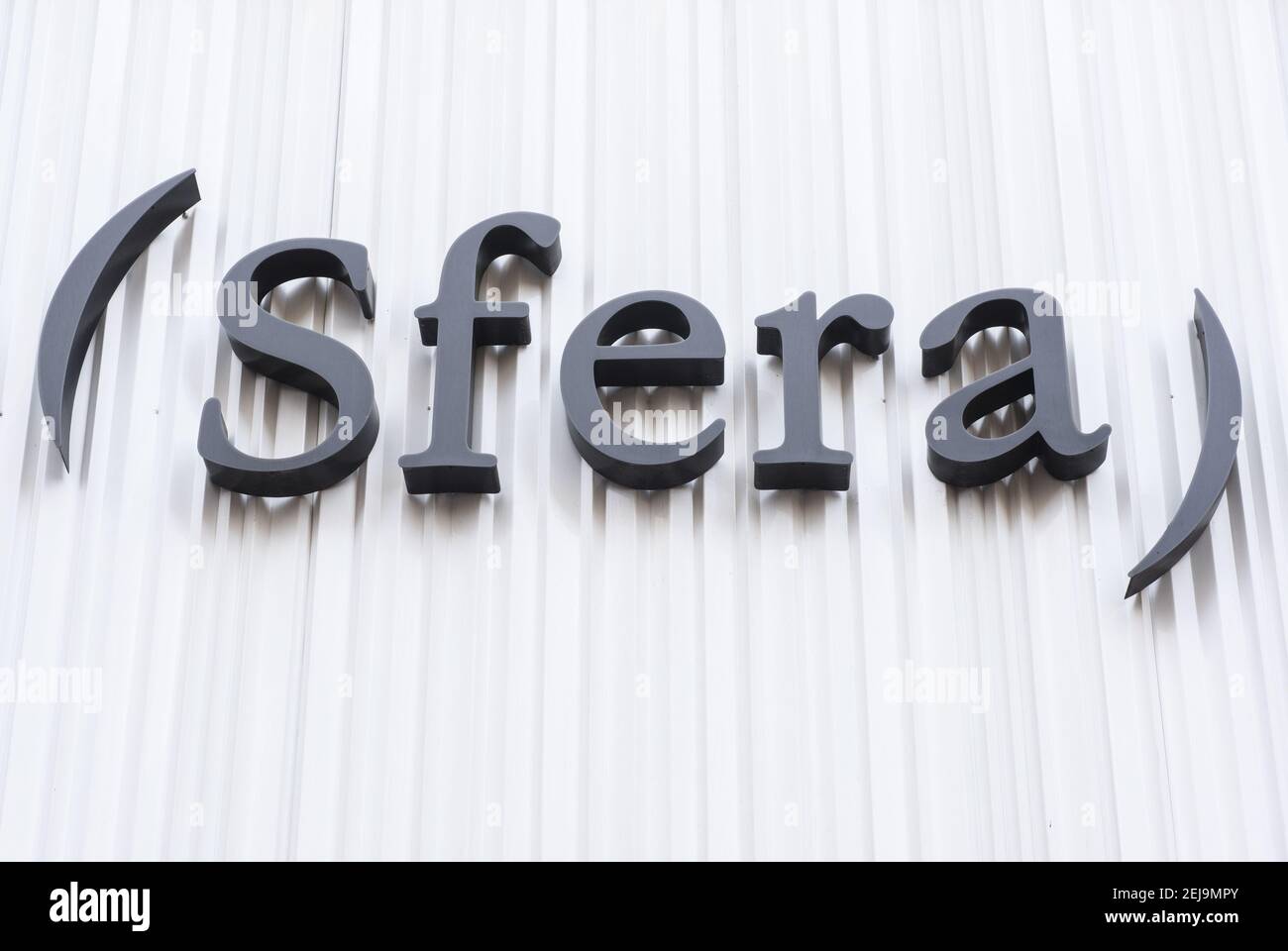 Fabricación de ropa española y logotipo de Marca Sfera en España. (Foto de  Budrul Chukrut / SOPA Images/Sipa USA Fotografía de stock - Alamy