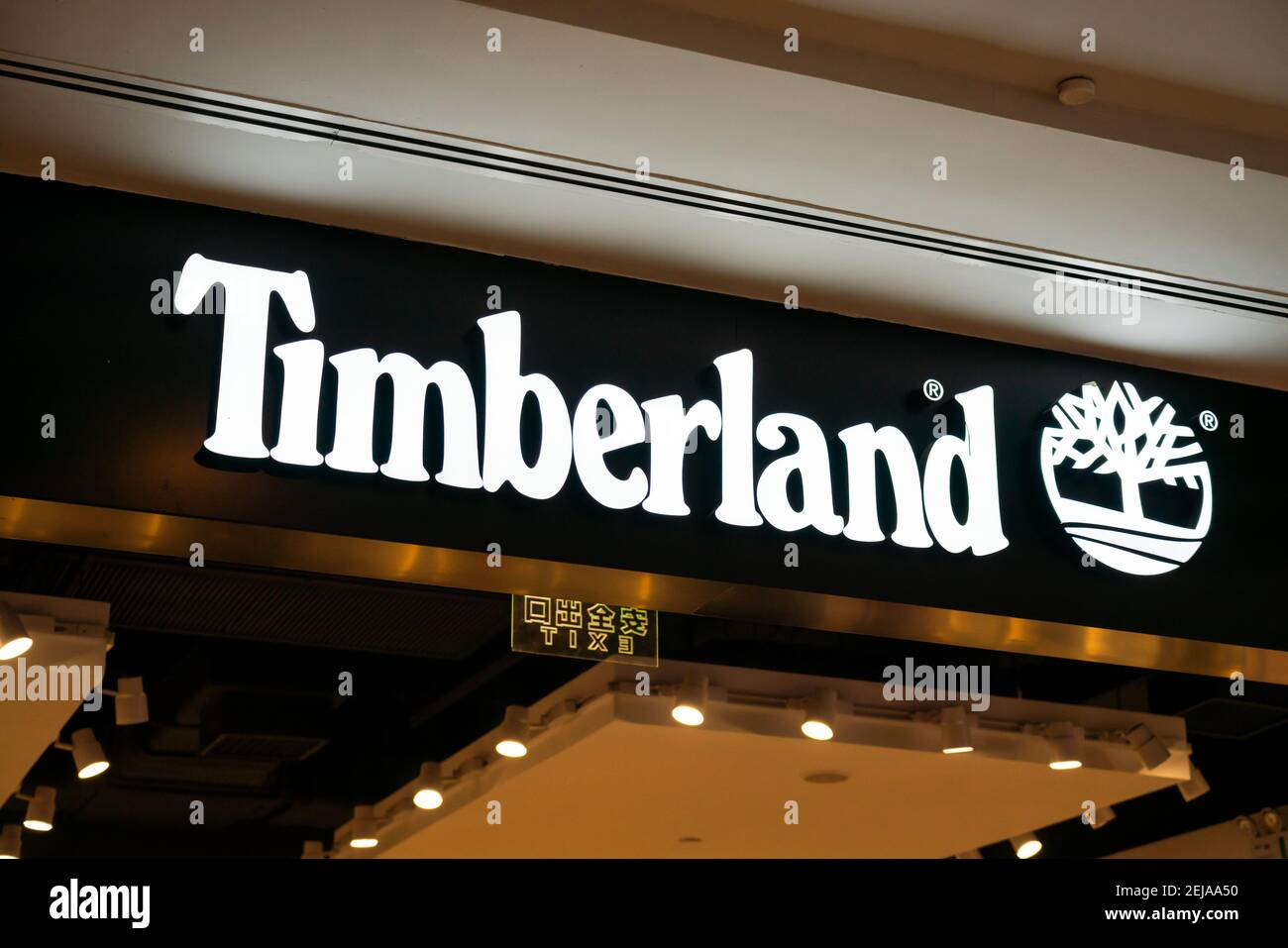 Logotipo de Timberland visto en Shanghai. (Foto de Alex Tai / SOPA  Images/Sipa USA Fotografía de stock - Alamy