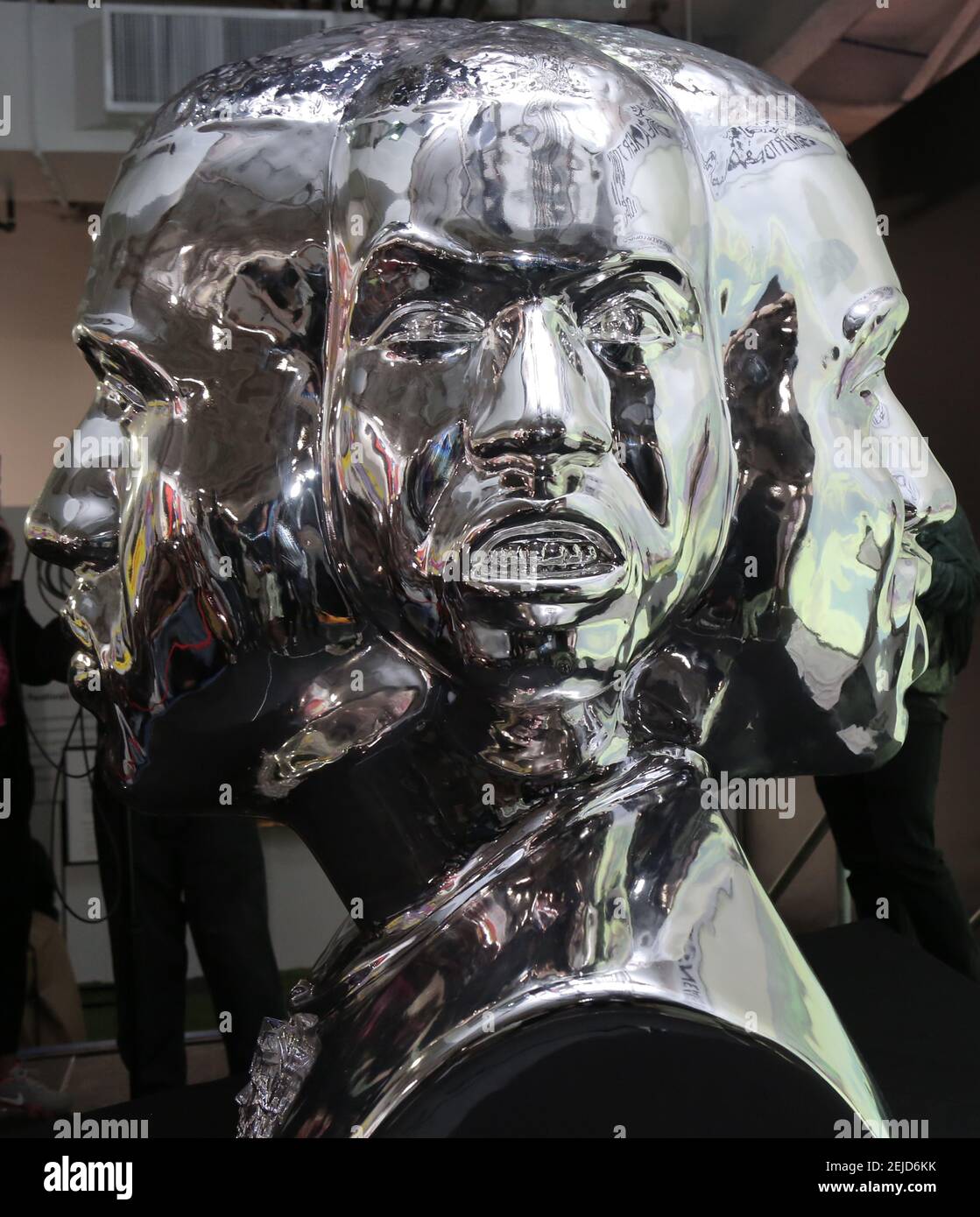 La presentación de la estatua del NSEWest celebrada en Sneakertopia Inc. En el paseo marítimo del Howard Hughes Center el 24 de enero de 2020 en 20 en los Ángeles, CA, EE.UU. (Foto de Parisa Afsahi/Sipa USA) Foto de stock