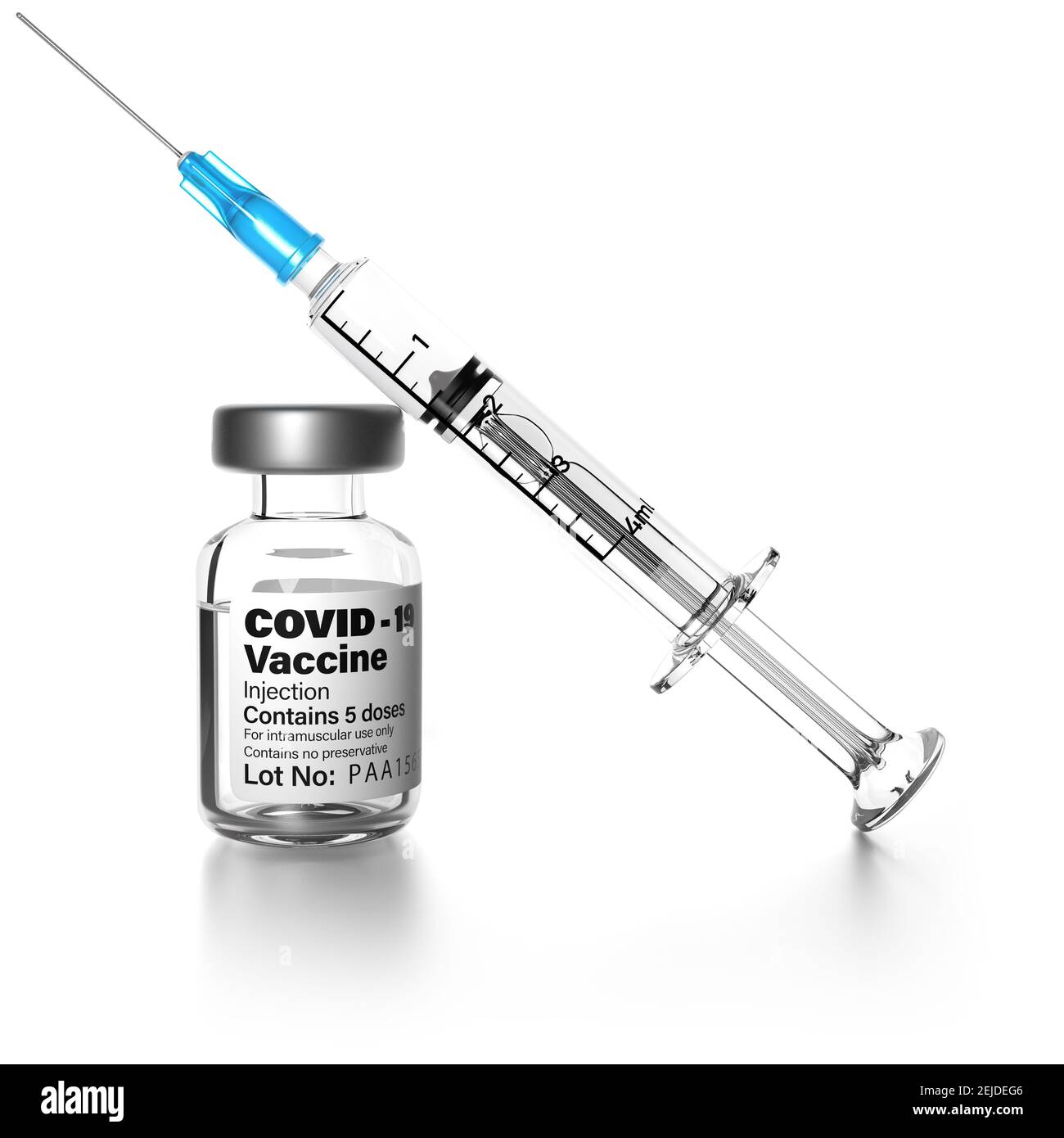 Vial y jeringa de la vacuna contra el coronavirus. Todavía la vida de fondo blanco, cortado. Etiqueta COVID 19. Vacunación, inmunización. Foto de stock