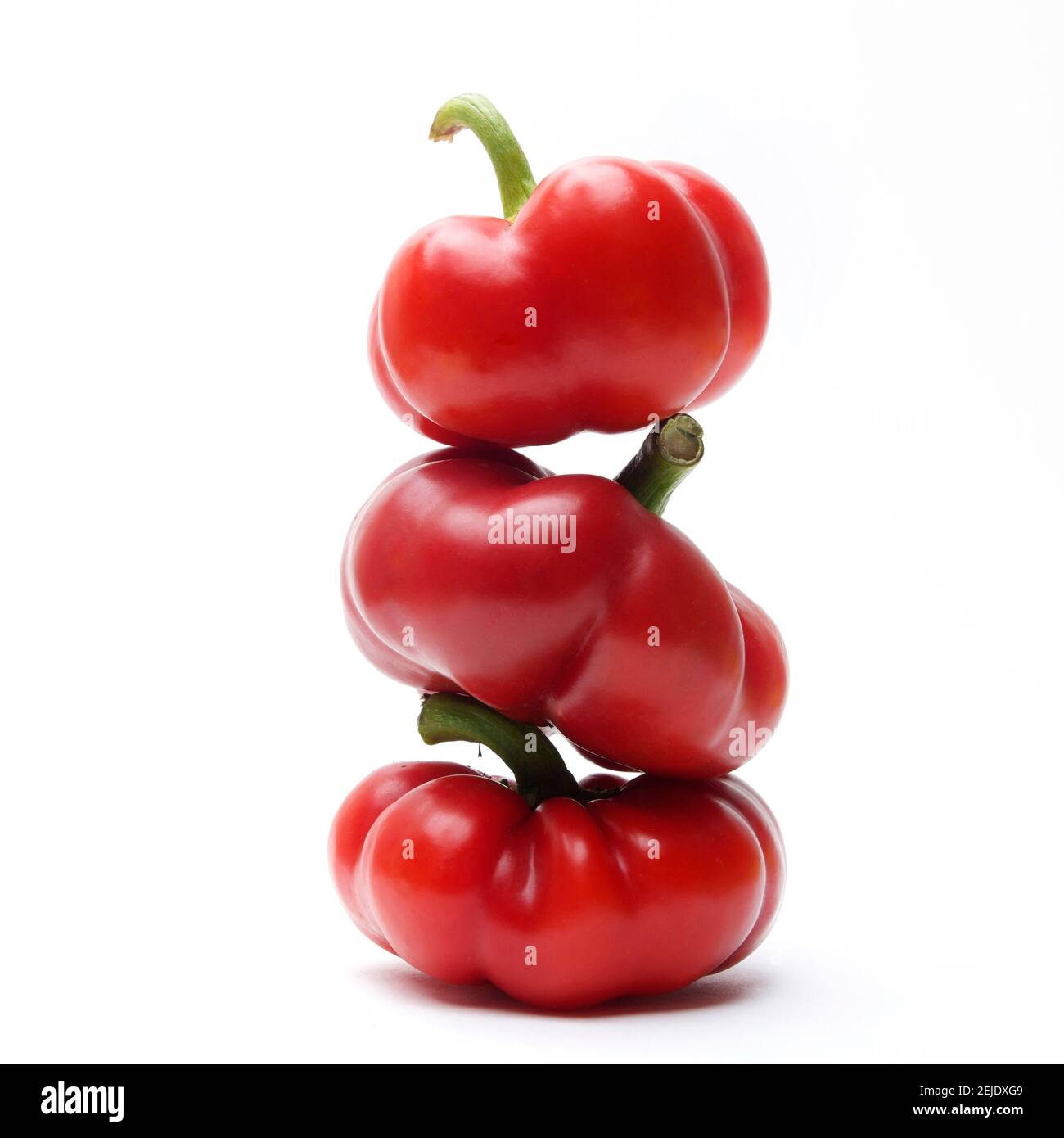 Los tomates sobre fondo blanco. Foto de stock