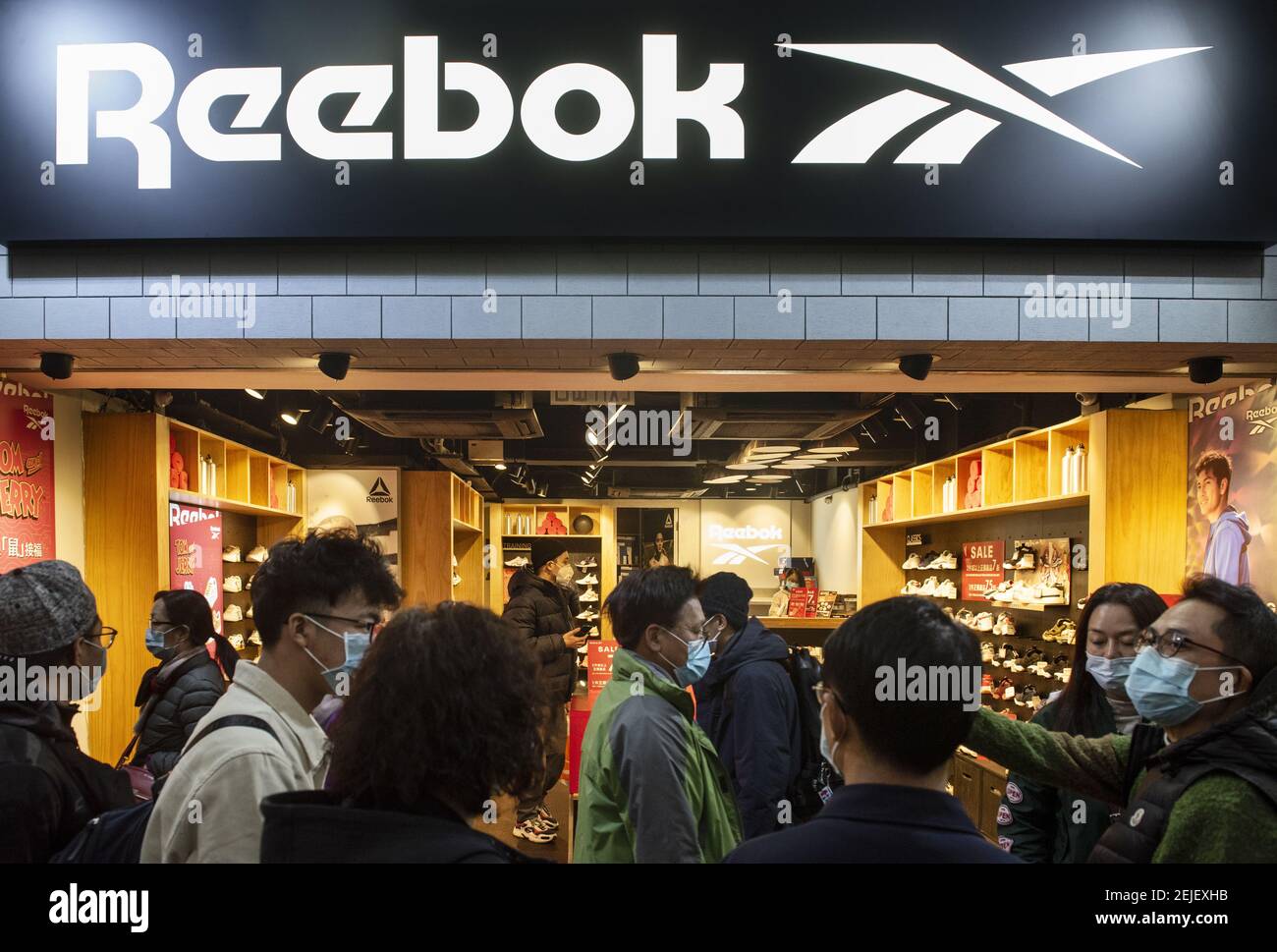 La Marca de fábrica de calzado multinacional alemana Reebok se ve en Hong  Kong. (Foto de Budrul Chukrut / SOPA Images/Sipa USA Fotografía de stock -  Alamy