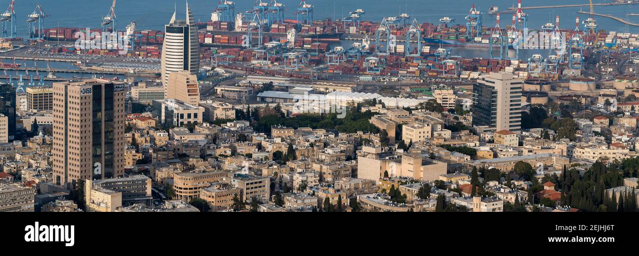 Vista elevada del paisaje urbano, Haifa, Israel Foto de stock