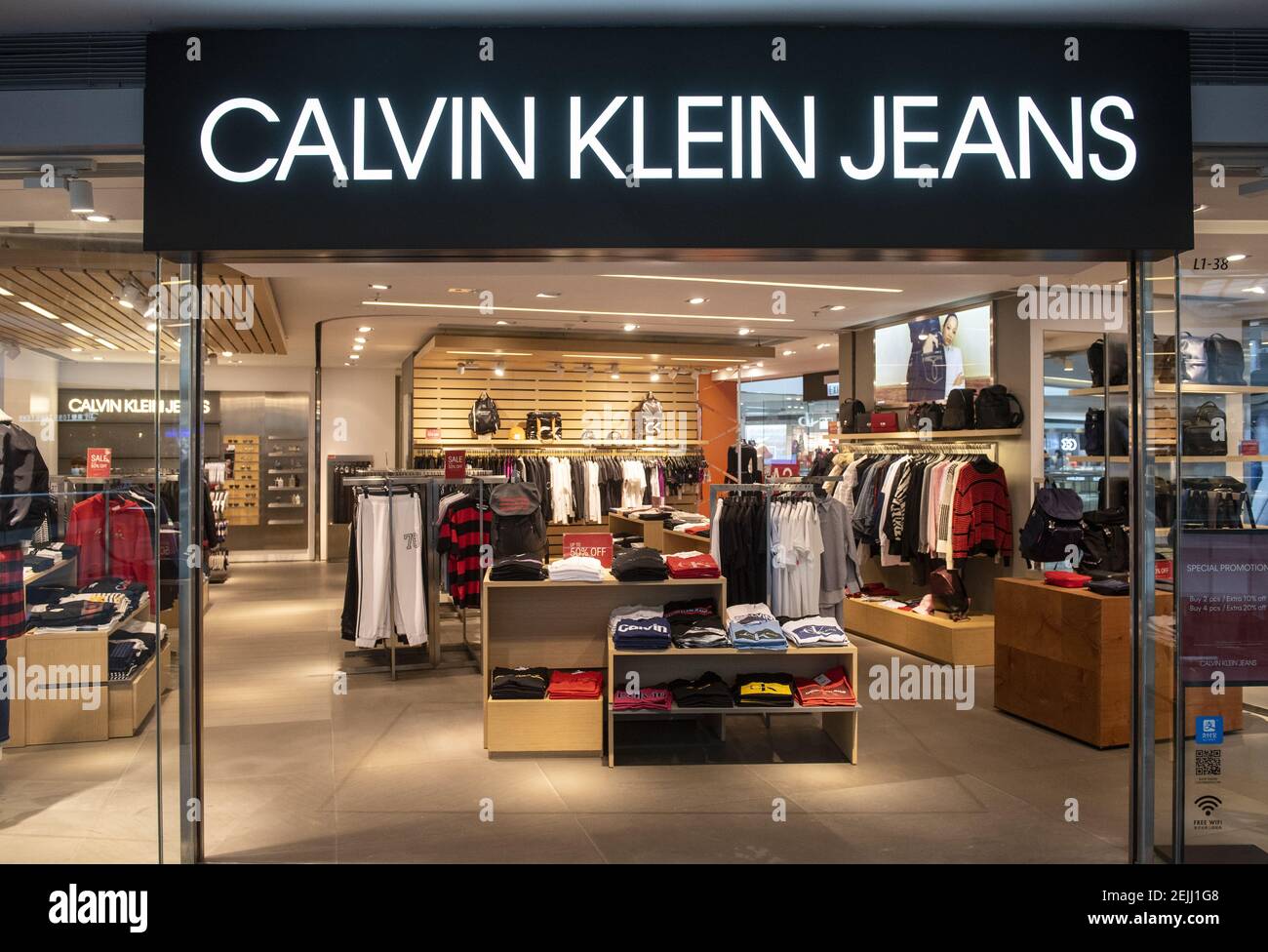 La Marca estadounidense de moda multinacional Calvin Klein Jeans tienda en  Hong Kong. (Foto de Budrul Chukrut / SOPA Images/Sipa USA Fotografía de  stock - Alamy