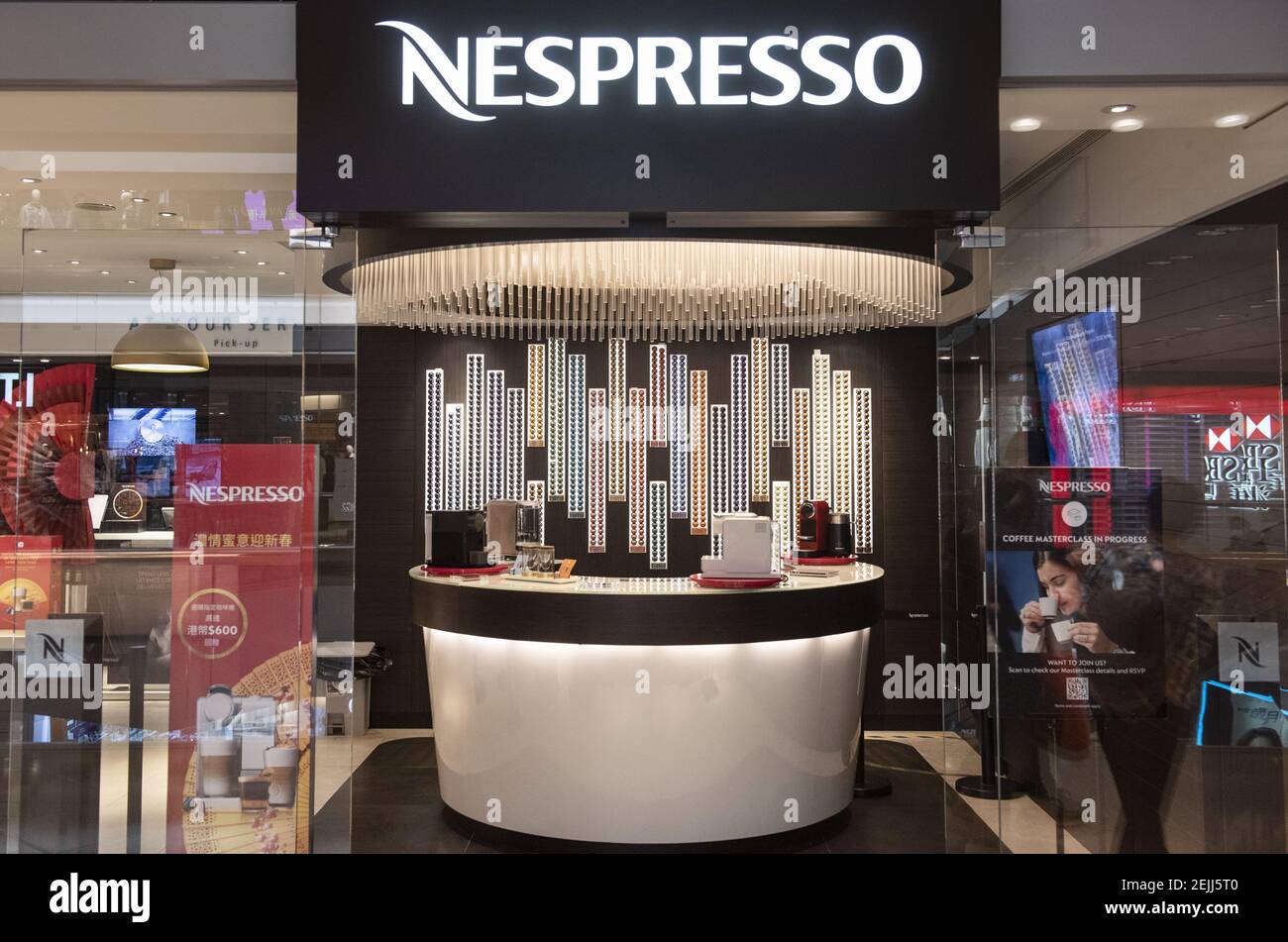 Una tienda Suiza de gama alta líder mundial en cápsulas de café Marca visto en Hong Kong. (Foto de Chukrut Budrul / SOPA Images/Sipa USA Fotografía stock - Alamy