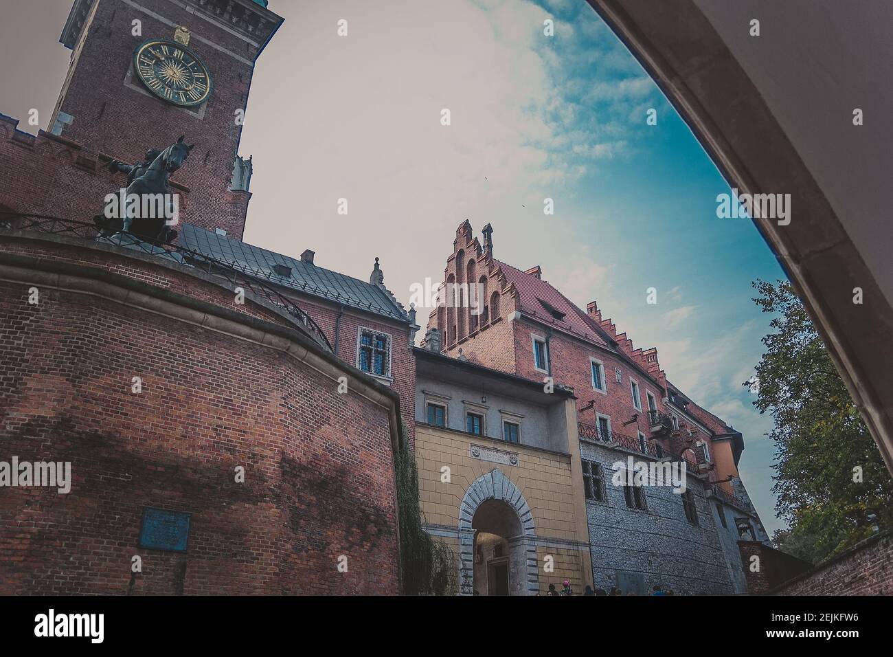 Murallas defensivas del castillo real de Wawel en Cracovia. Foto de stock
