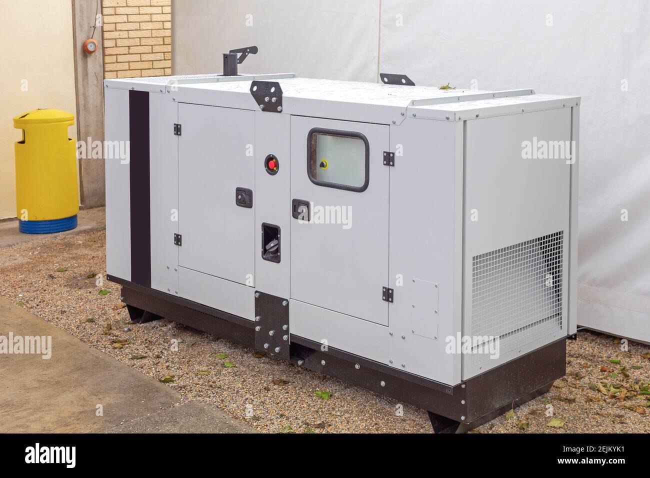 Generador eléctrico auxiliar para uso de emergencia Fotografía de stock -  Alamy