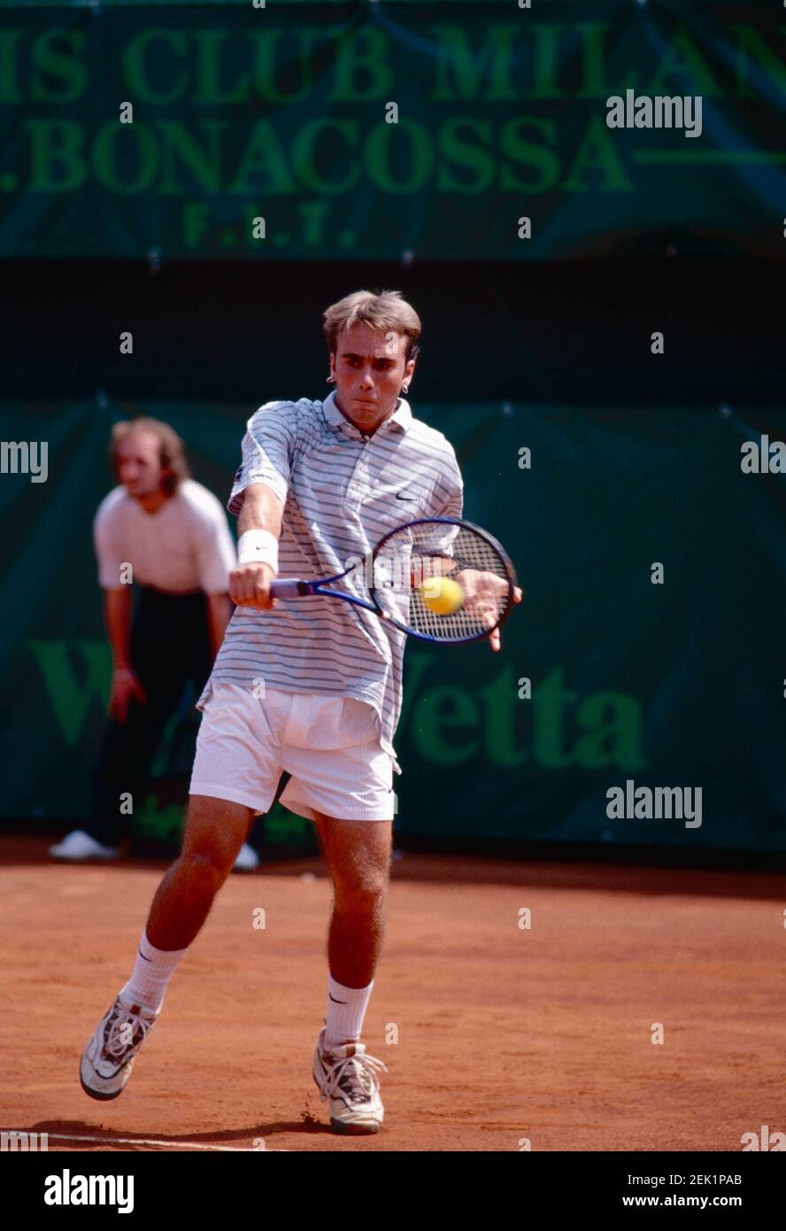 El tenista peruano Luis Horna, Roland Garros, Francia 1997 Fotografía de  stock - Alamy