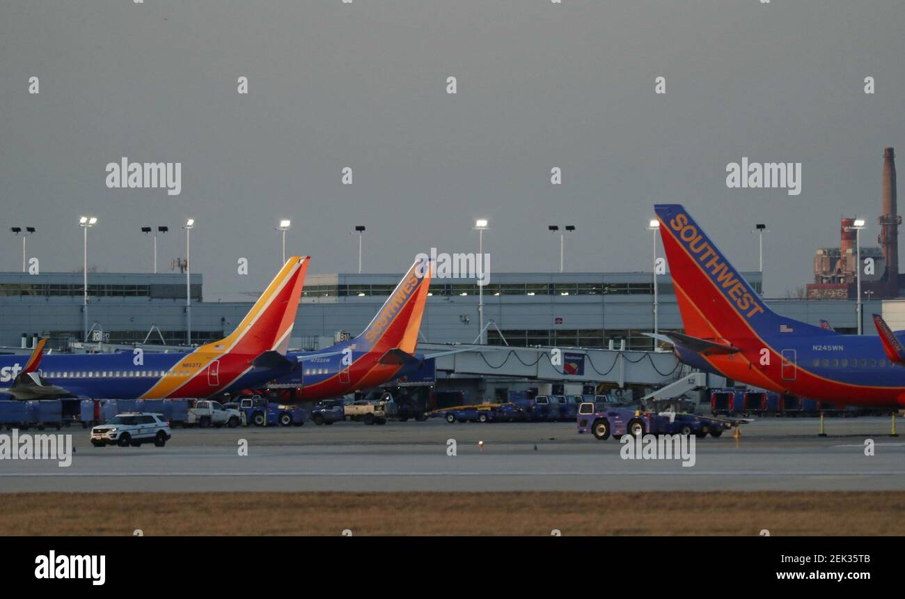 Los aviones de Southwest Airlines están estacionados en las puertas del Aeropuerto Internacional Midway en Chicago el 17 de marzo de 2020. (John J. Kim/Chicago Tribune/TNS) Foto de stock