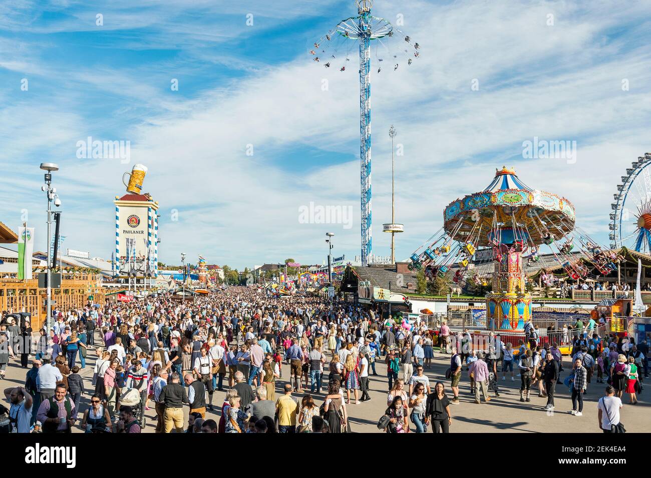 Bavaria-Munich-Alemania, 29 de septiembre de 2019: El festival popular más grande del mundo, la Oktoberfest de Munich, una escena típica durante el Oktober de Munich Foto de stock