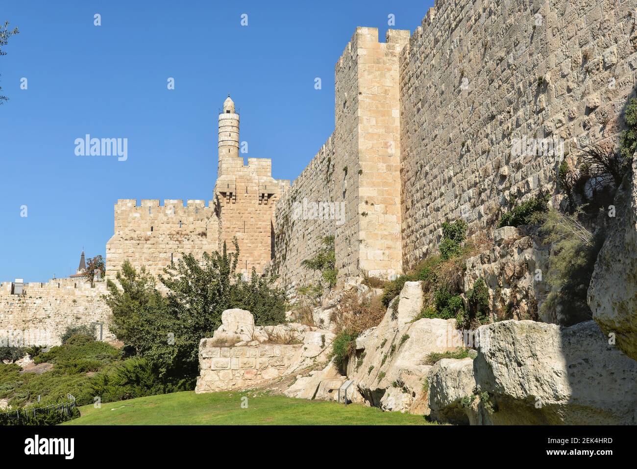Muro occidental de la Ciudad Vieja de Jerusalén. Una muralla del siglo XVI construida por Suleiman el magnífico. Foto de stock