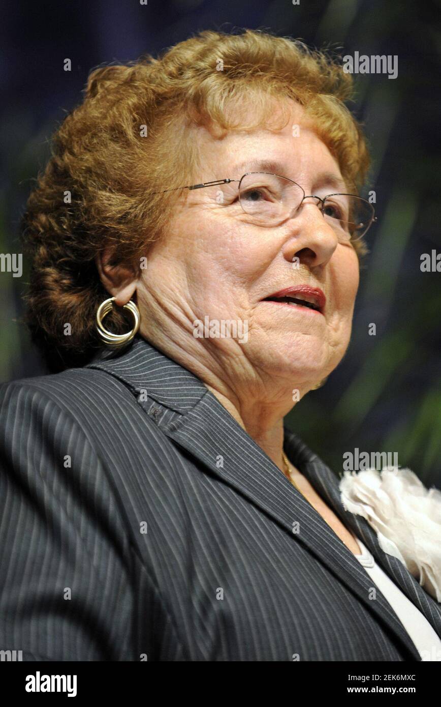 Ann Murray, miembro de la Junta Escolar de Broward, dijo que un hacker puso un post controvertido en su página de Facebook. (Susan Stocker / Sun Sentinel/TNS) Foto de stock