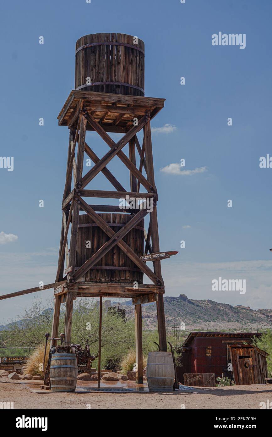 Torre de agua de madera fotografías e imágenes de alta resolución Alamy