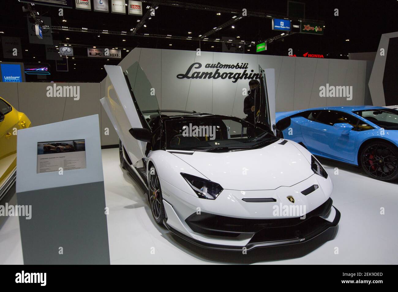 Un coche Lamborghini Aventador SVJ Roadster visto en el stand de Lamborghini  durante el 41º Salón Internacional del automóvil de Bangkok 2020. La  exposición comenzó hoy el 15 de julio y se