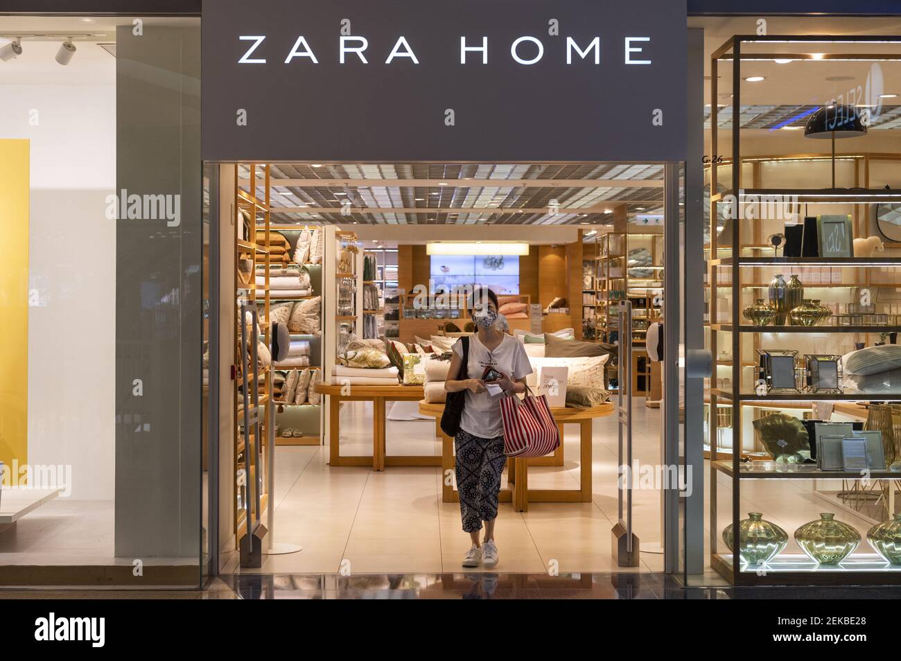 Grupo Inditex español dedicado a la fabricación de muebles y textiles para  el hogar, Zara Home, tienda vista en Hong Kong. (Foto de Budrul Chukrut /  SOPA Images/Sipa USA Fotografía de stock -