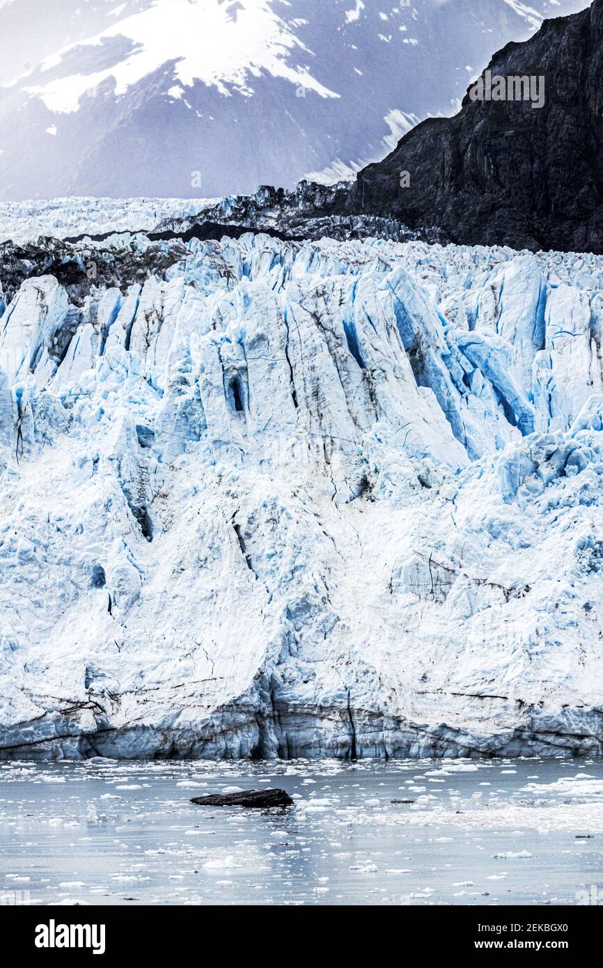 La cara rota del glaciar Margerie en la ensenada Tarr de Glacier Bay, Alaska, Estados Unidos Foto de stock