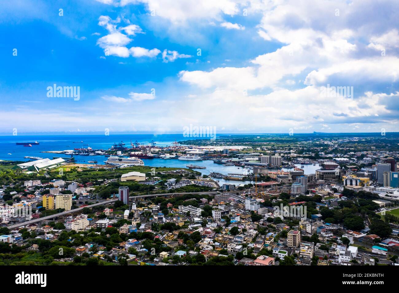Luftaufnahme , Afrika, Mauricio, Stadtansicht Port Louis mit Hafen, Altstadt und Finanzdistrikt Foto de stock