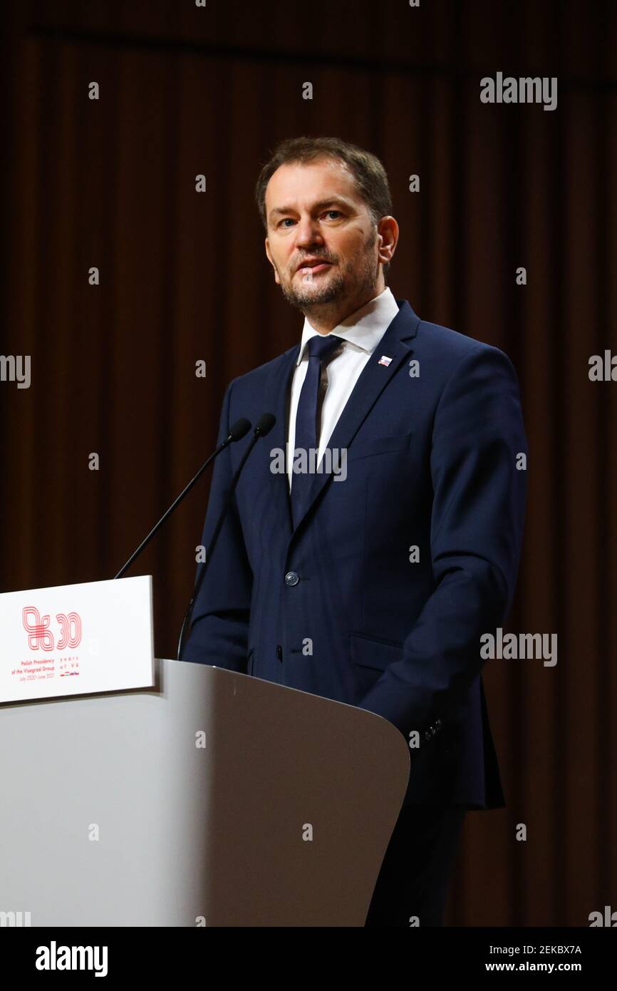 El primer ministro eslovaco Igor Matovic habla durante una conferencia de prensa. Cumbre de Jefes de Gobierno del Grupo de Visegrad (V4) con motivo de la Foto de stock