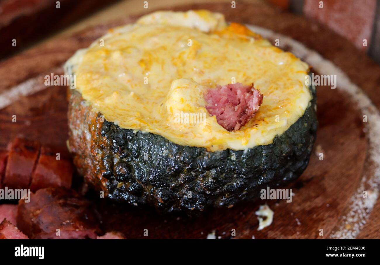 Calabaza rellena de queso horneado en la parrilla Fotografía de stock -  Alamy