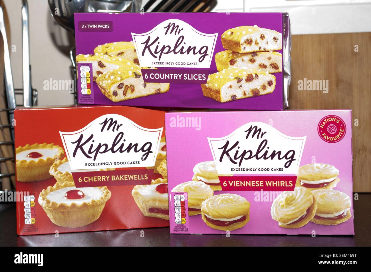 Cajas de Mr Kipling Cake Products Mr Kiplings Cakes Fotografía de stock -  Alamy