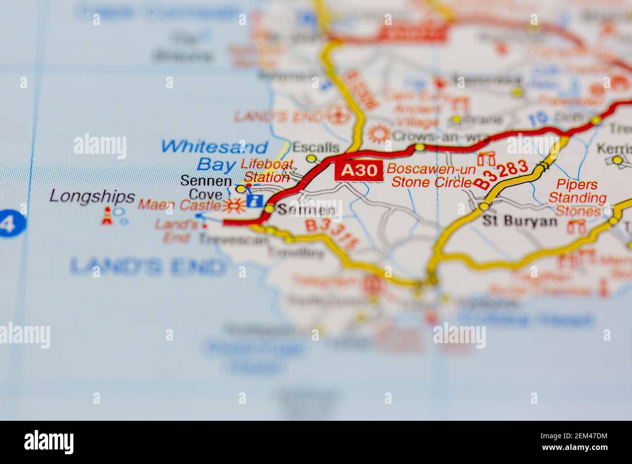 La cala de Sennen y la bahía de Whitesabd se muestran en un mapa de carreteras o mapa geográfico Foto de stock