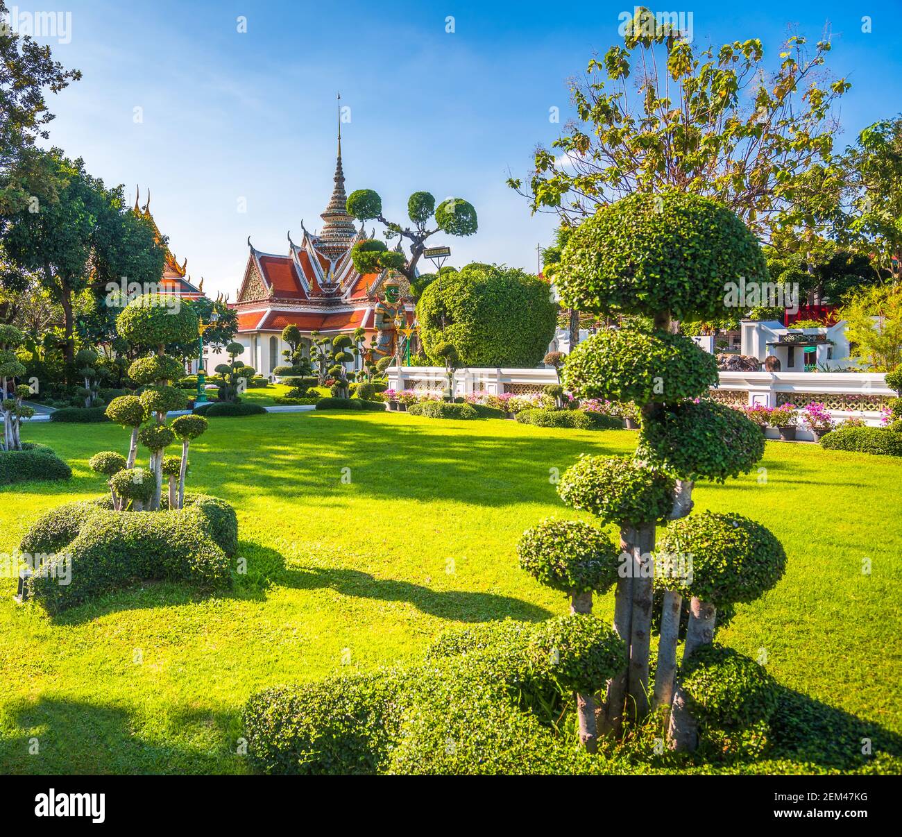 Wat Arun o Templo del Amanecer es un bello budista Templo y punto de referencia de Bangkok en Tailandia Foto de stock