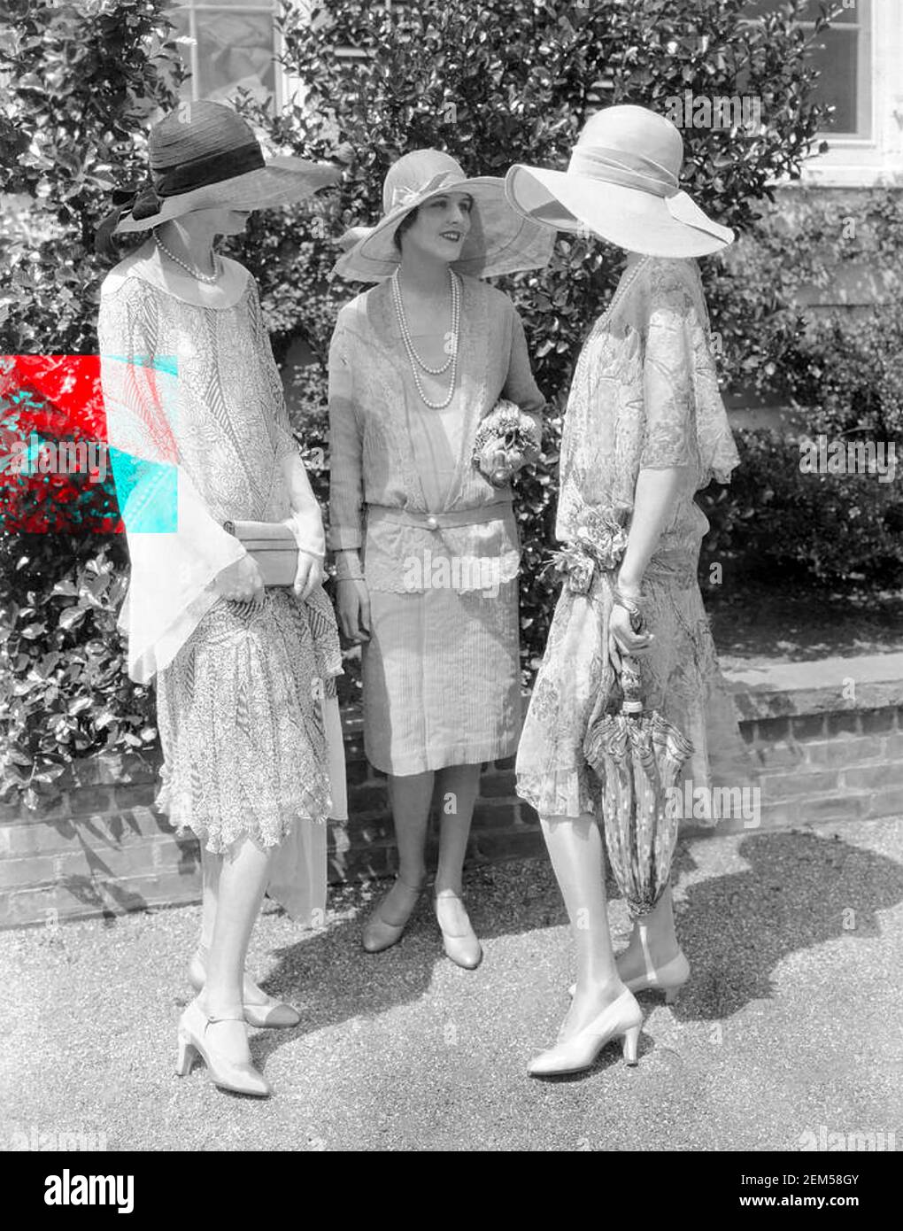 VESTIDOS DE CHIFÓN Y ENCAJE ALREDEDOR de 1925 vestidos de chifón temprano  fueron hechos de seda hasta que el nylon tomó el control a finales de los años  30 Fotografía de stock - Alamy