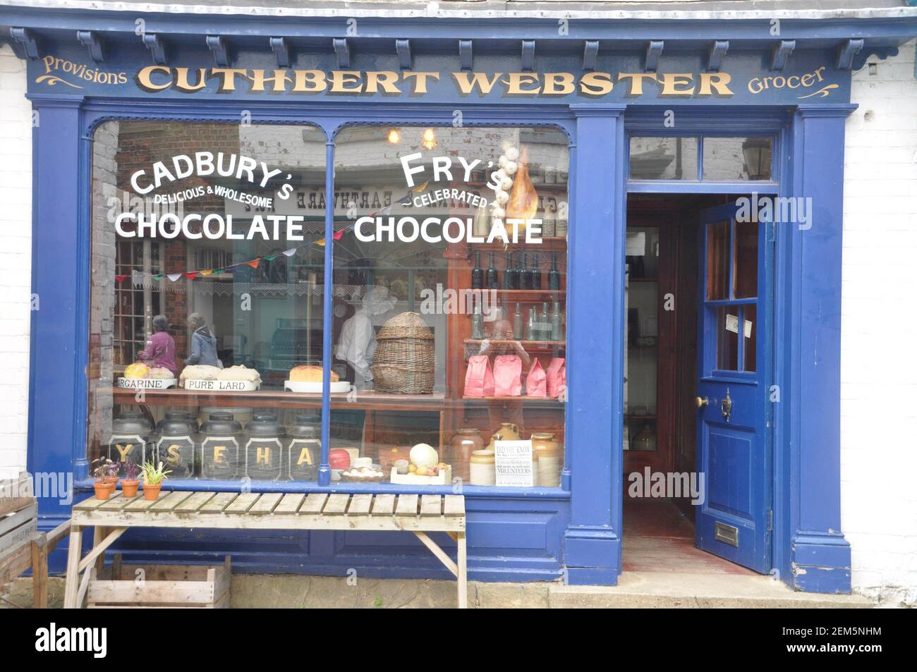 La tienda de comestibles y provisiones en la calle victoriana