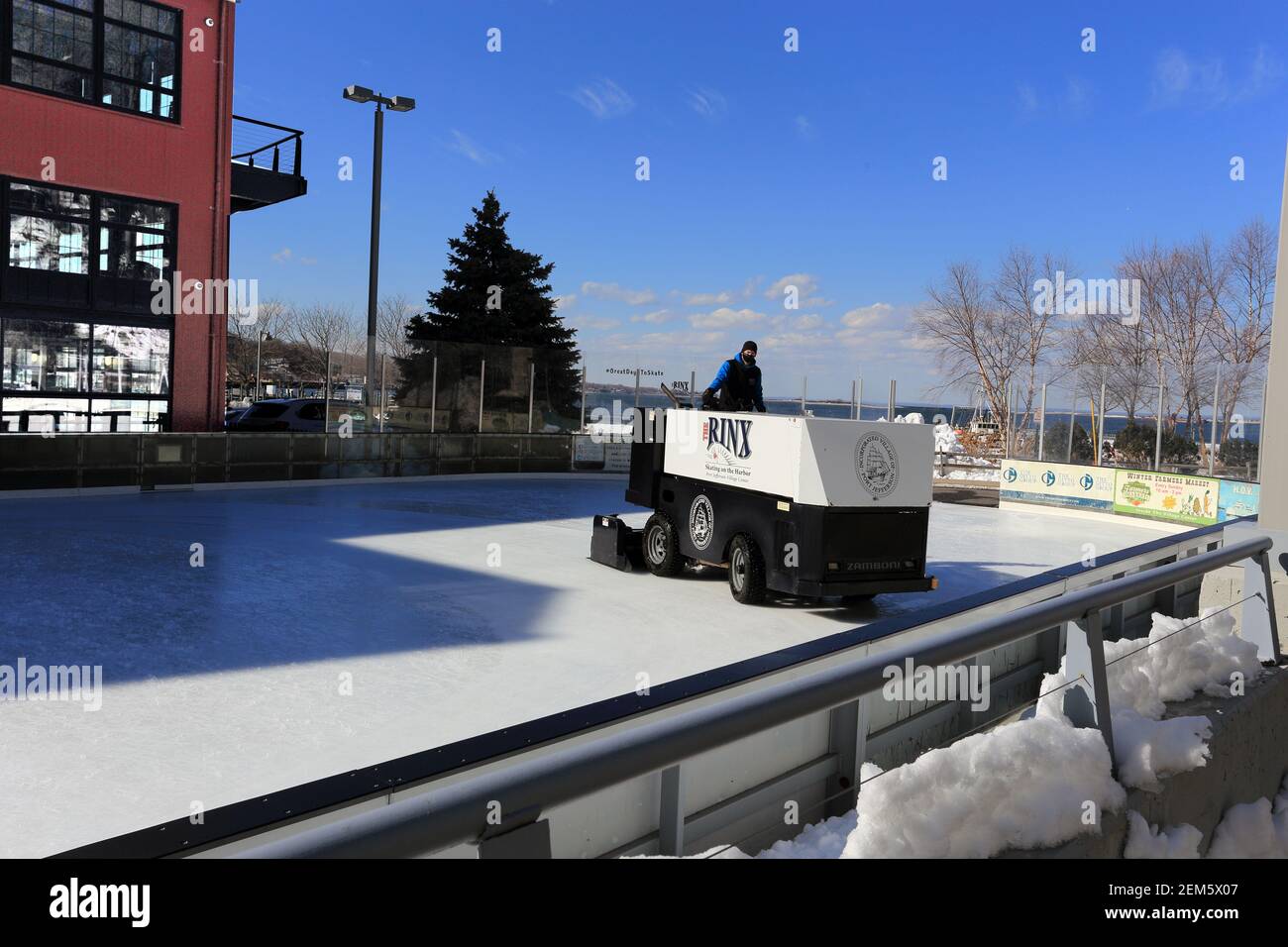 Pista de patinaje sobre hielo Pueblo de Port Jefferson Long Island Nuevo York Foto de stock