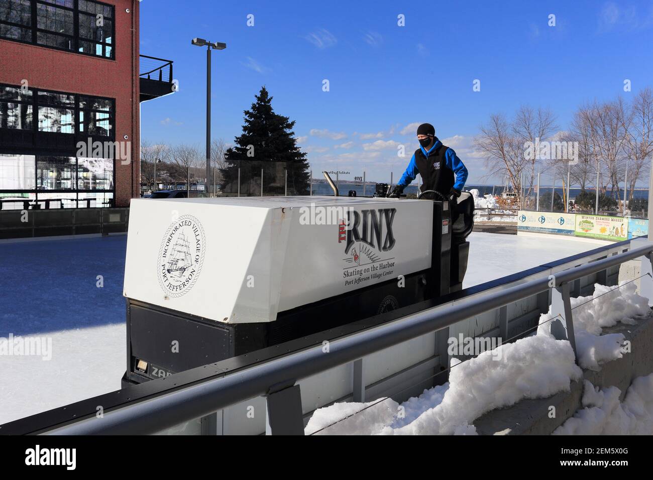 Pista de patinaje sobre hielo Pueblo de Port Jefferson Long Island Nuevo York Foto de stock