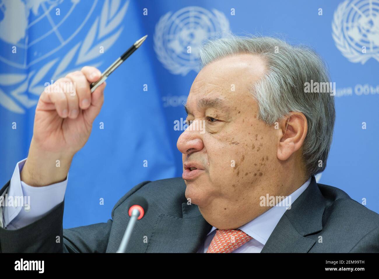 El Secretario General de las Naciones Unidas, Antonio Guterres, es visto  durante una conferencia de prensa que previsualiza su agenda para el  próximo Foro Económico Mundial en la Sede de las Naciones